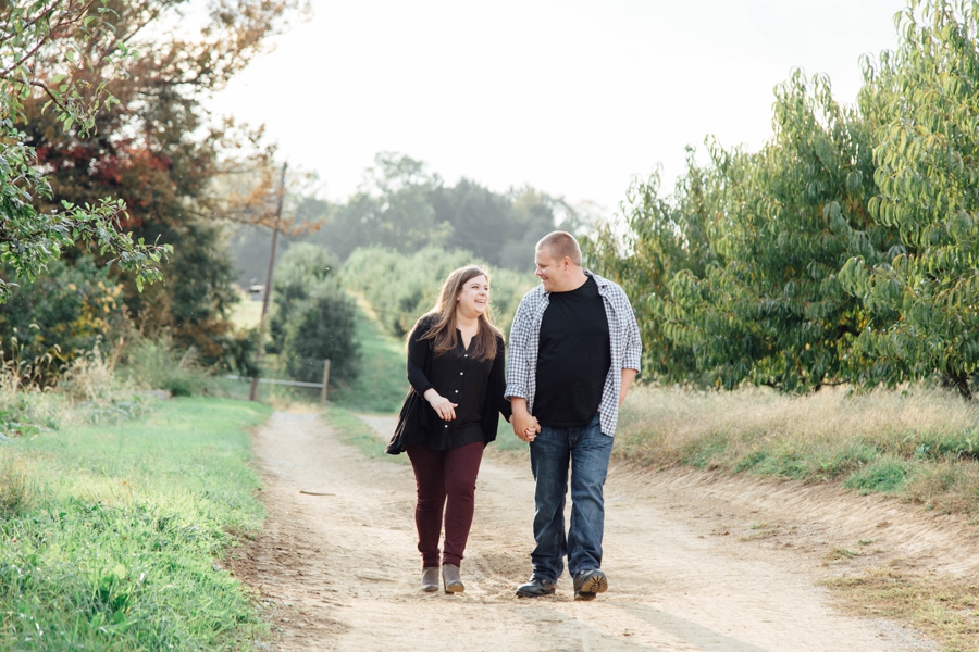 barnards-orchard-chester-county-pa-couple-pictures_0006