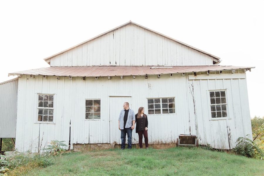 barnards-orchard-chester-county-pa-couple-pictures_0015